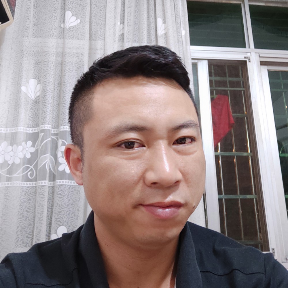 懦弱深拥裙子的照片