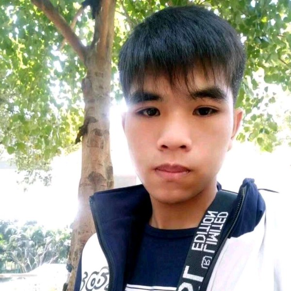 帅气笑冥王星的照片