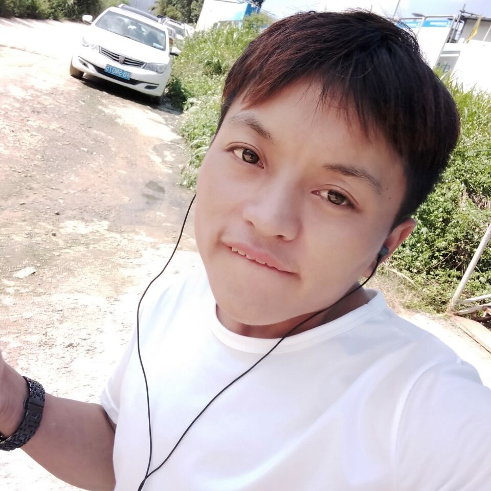 慈祥回眸霓裳的照片