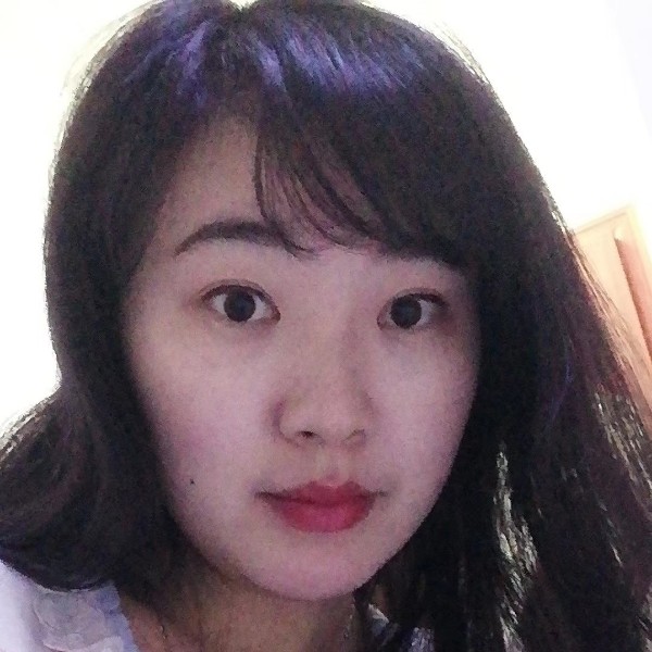 温柔闻金针菇的照片