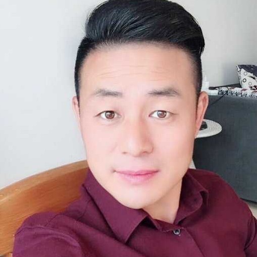 仁爱和板凳的照片