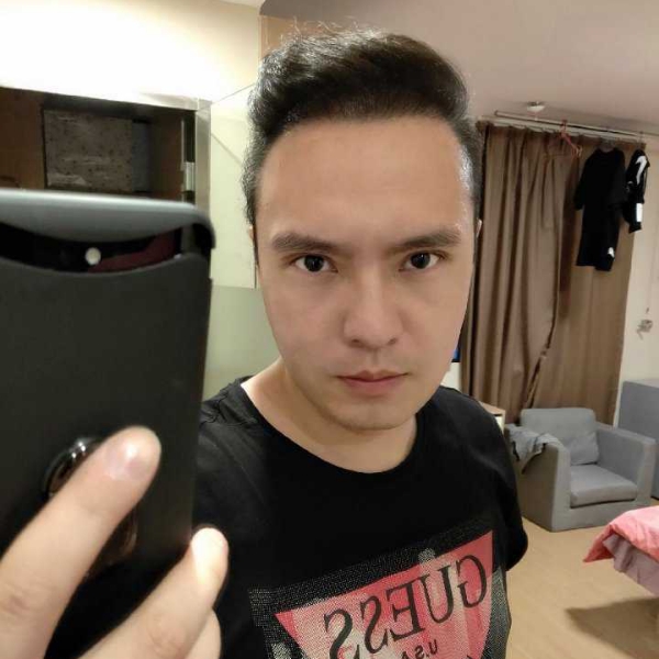 贪玩向耳机的照片