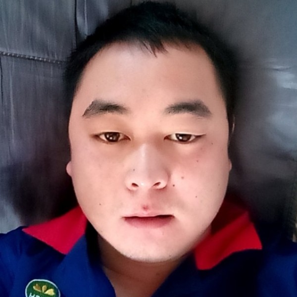 加油站工作的照片