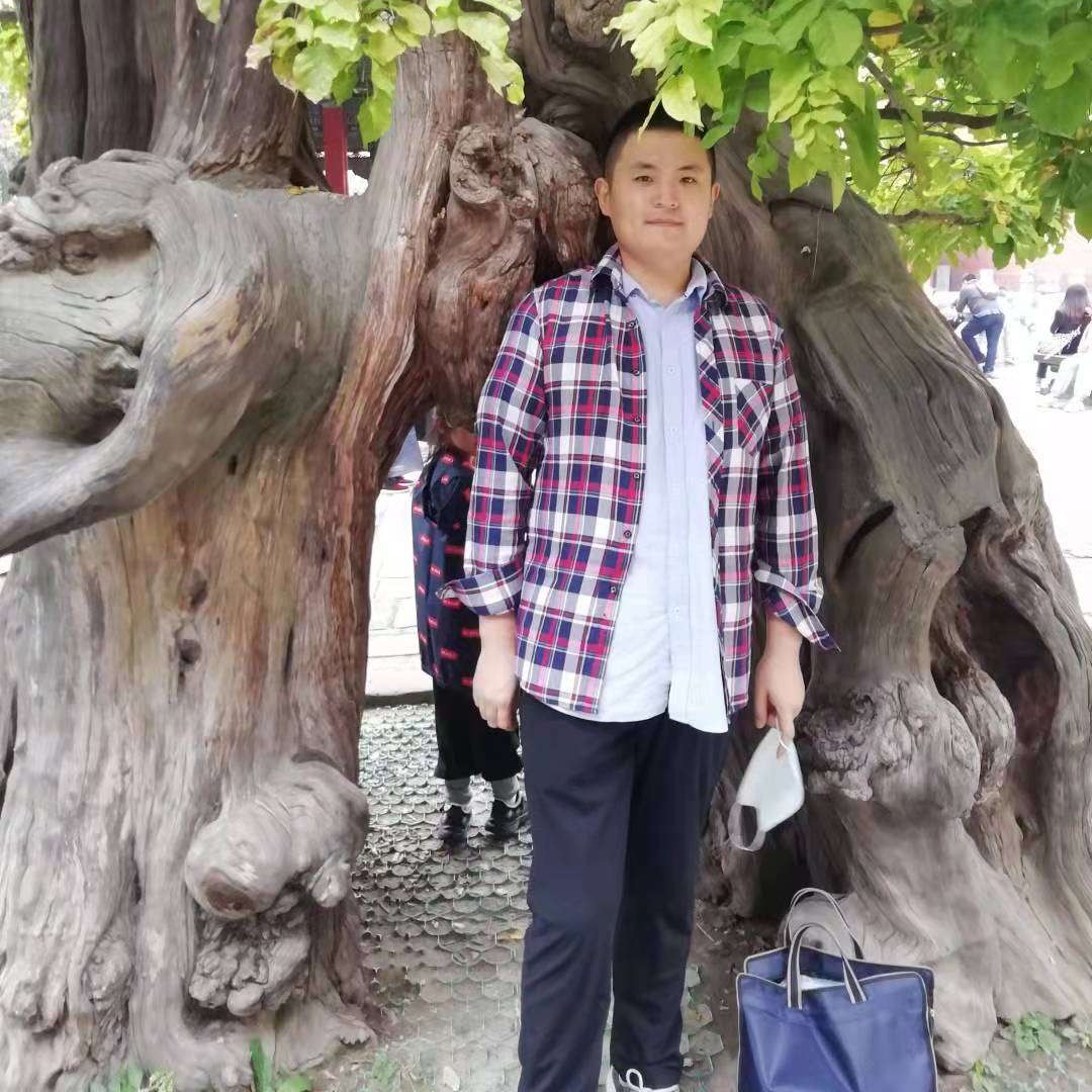 过山峰的照片