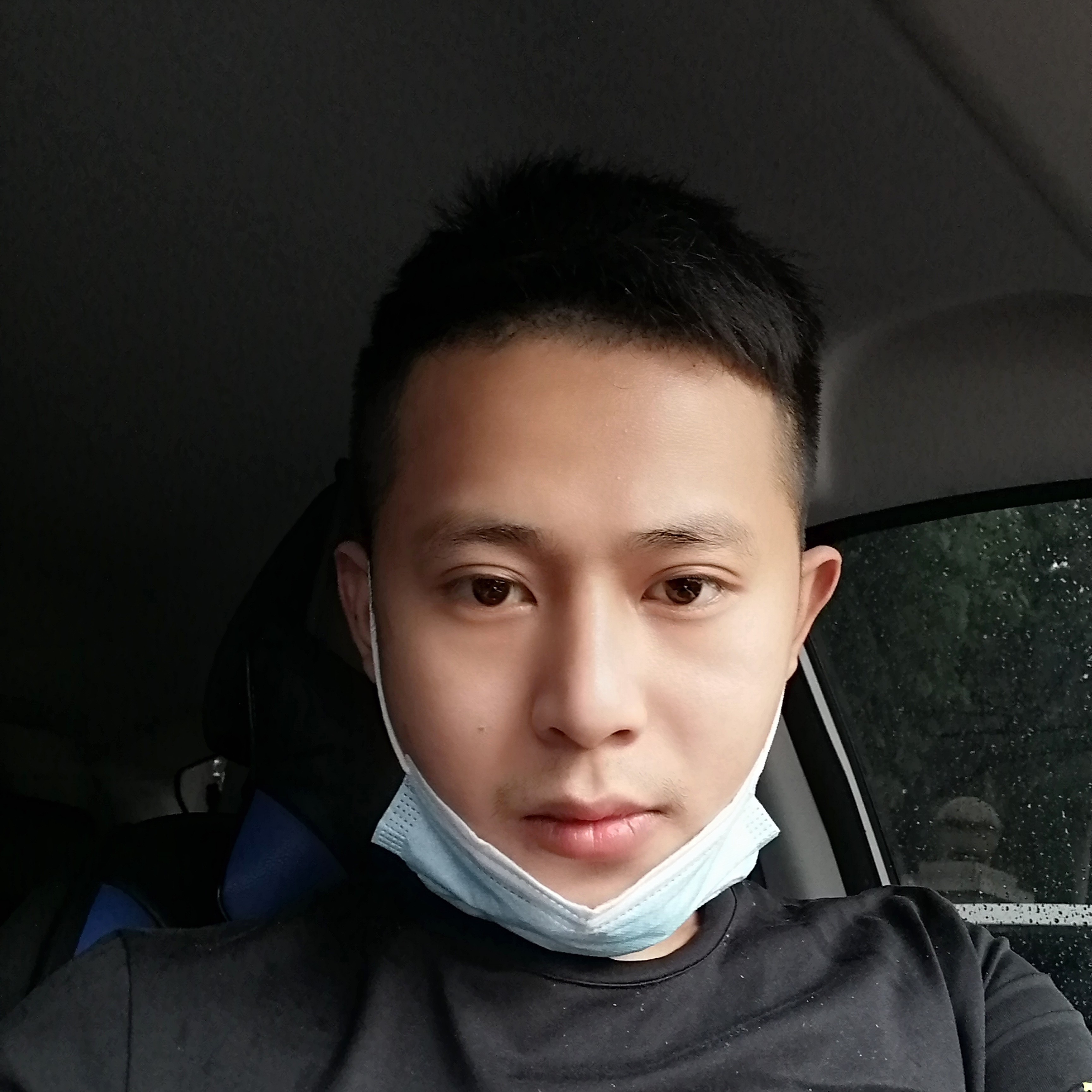 俊秀电灯的照片