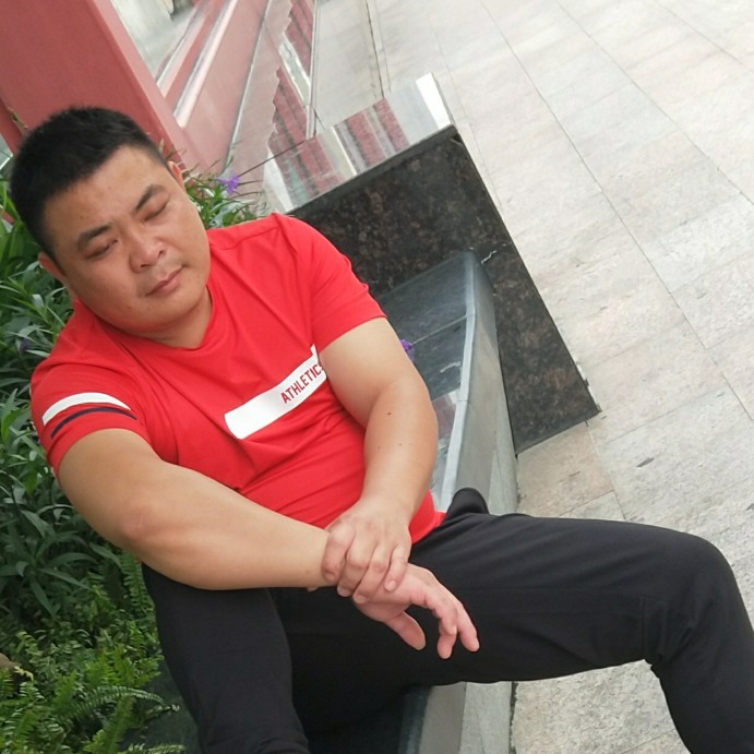 酷酷踢金鱼的照片