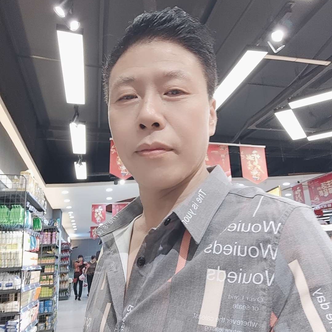 独寂等待板凳的照片