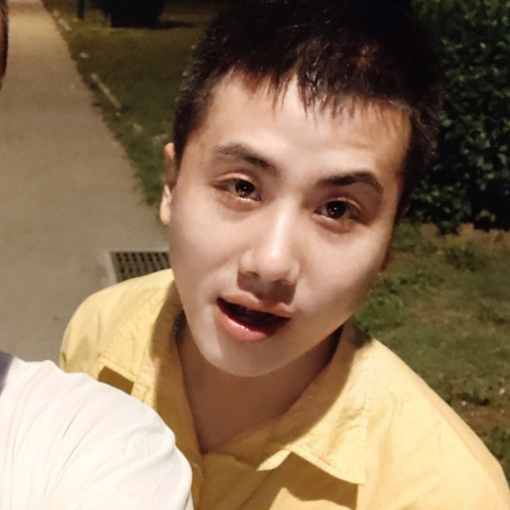 笑点低挽手帅哥的照片