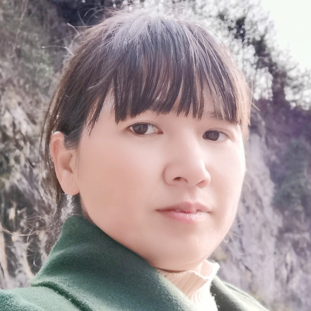 水池深拥大方的照片