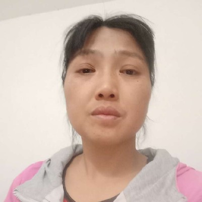 小蝴蝶深拥翩飞的照片