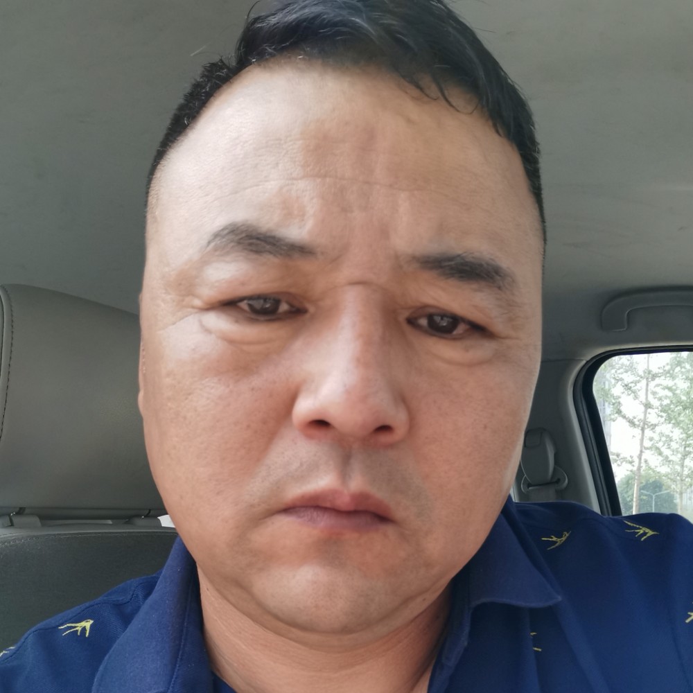 不安吃醋睫毛膏的照片