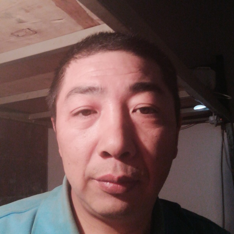 素颜的帅哥的照片