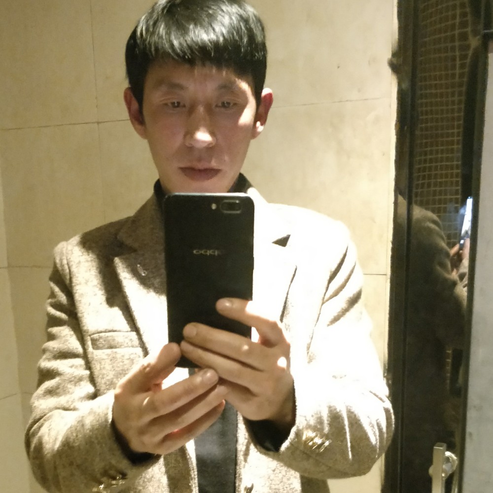 你用单手遮住了我的照片