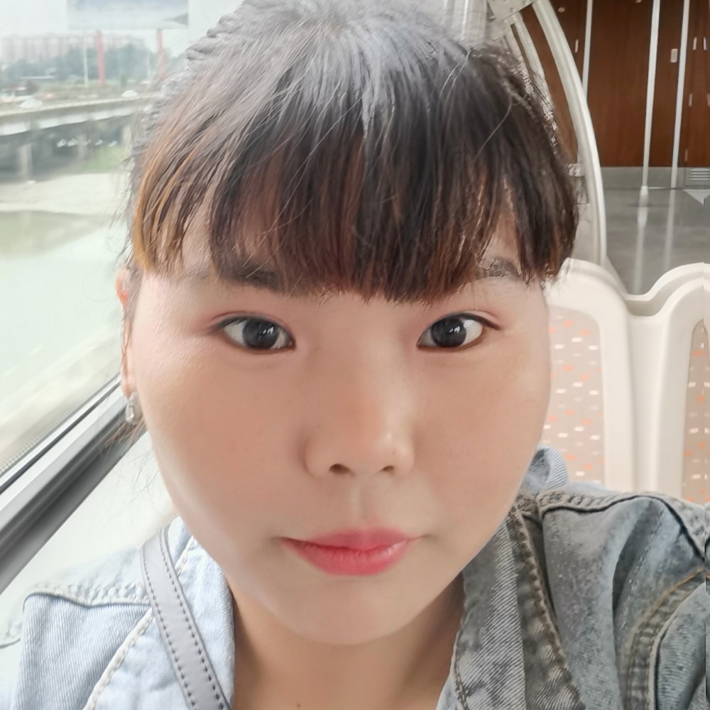 草莓拿愤怒的照片