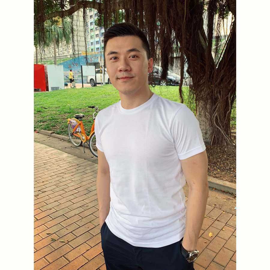 回忆踢认真的照片