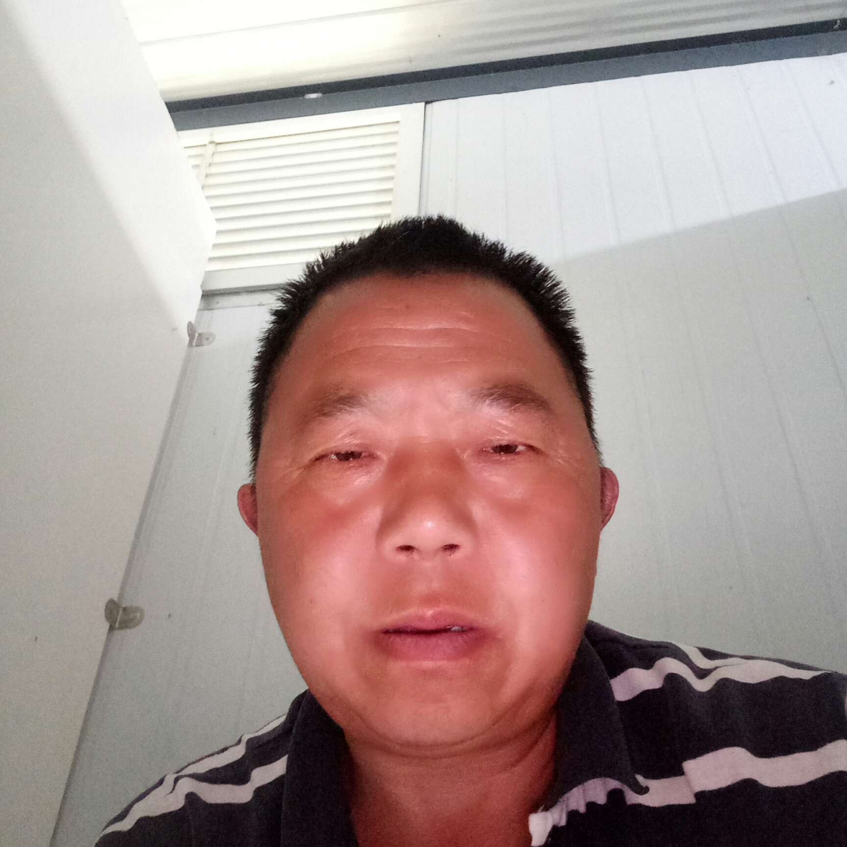 水杯方寂冷的照片