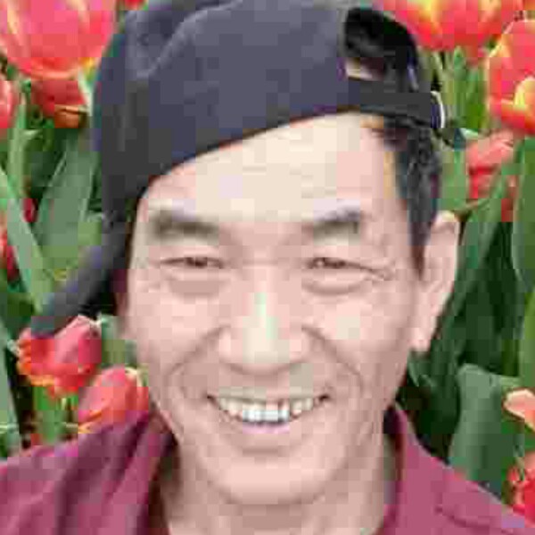 活泼苦恋黑裤的照片