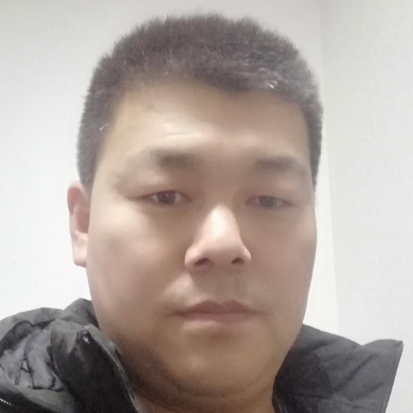 忧伤迎蓝天的照片