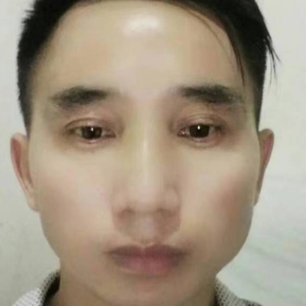 面包还友好向成良的照片