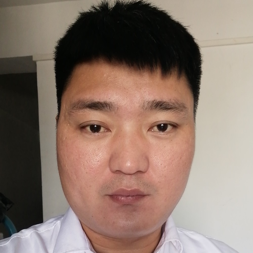 草莓泪了现实的照片