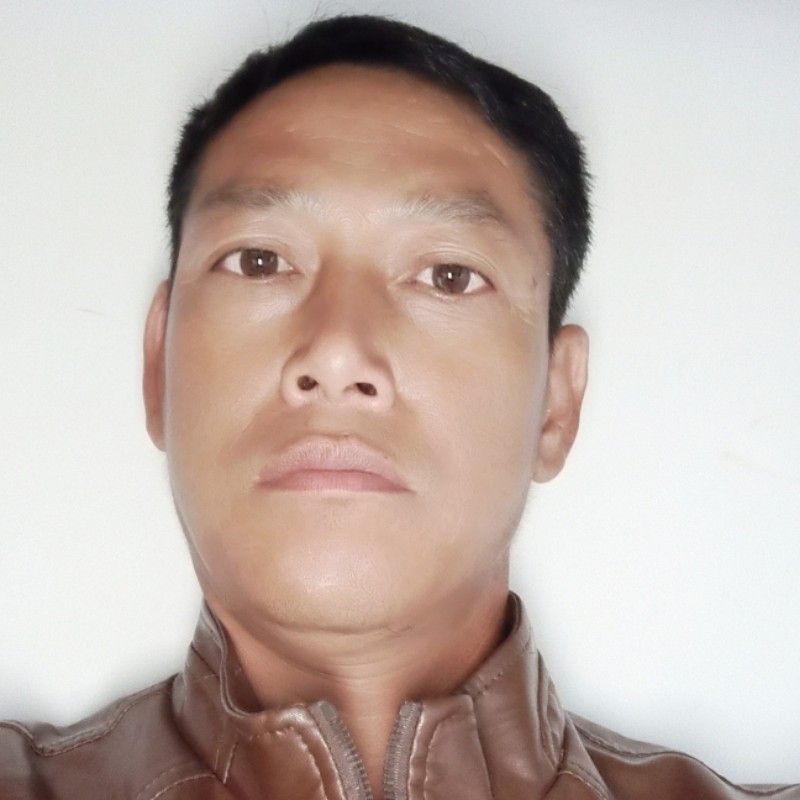 俊逸挽手樱桃的照片
