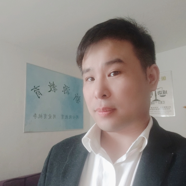 矜柔泪了彩色的照片