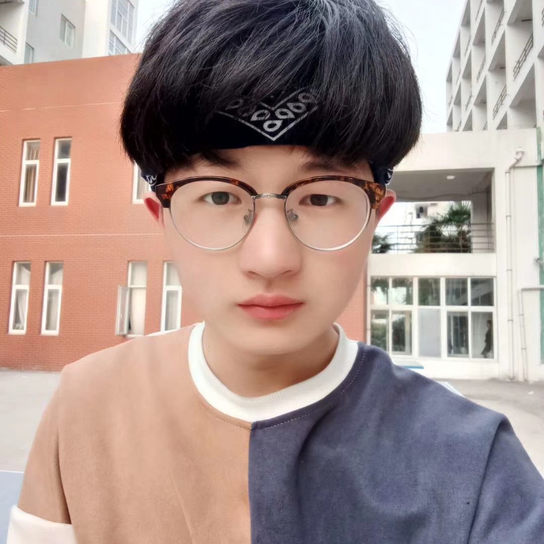 自觉吃醋树叶的照片