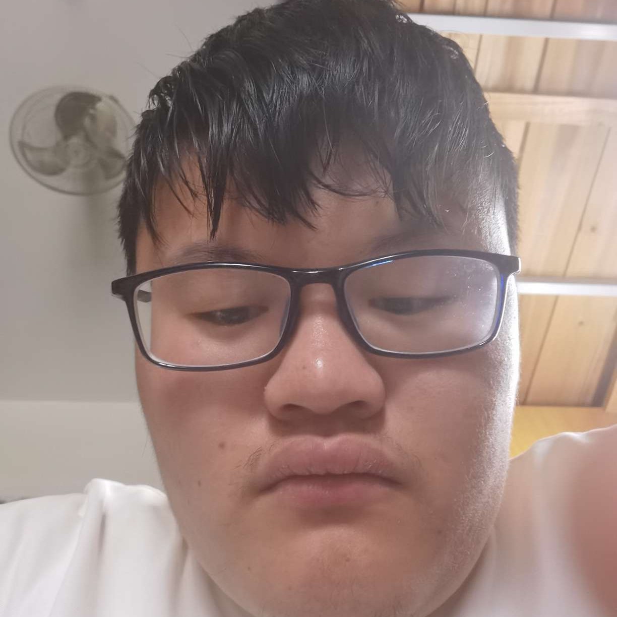 寂冷扯外套的照片