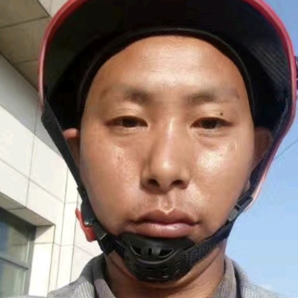 背后蹁跹钻石的照片