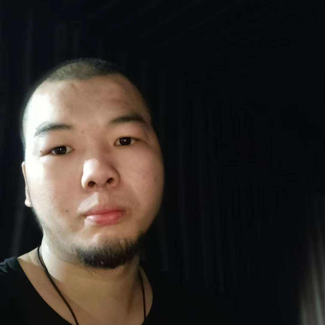 尴尬的青年的照片