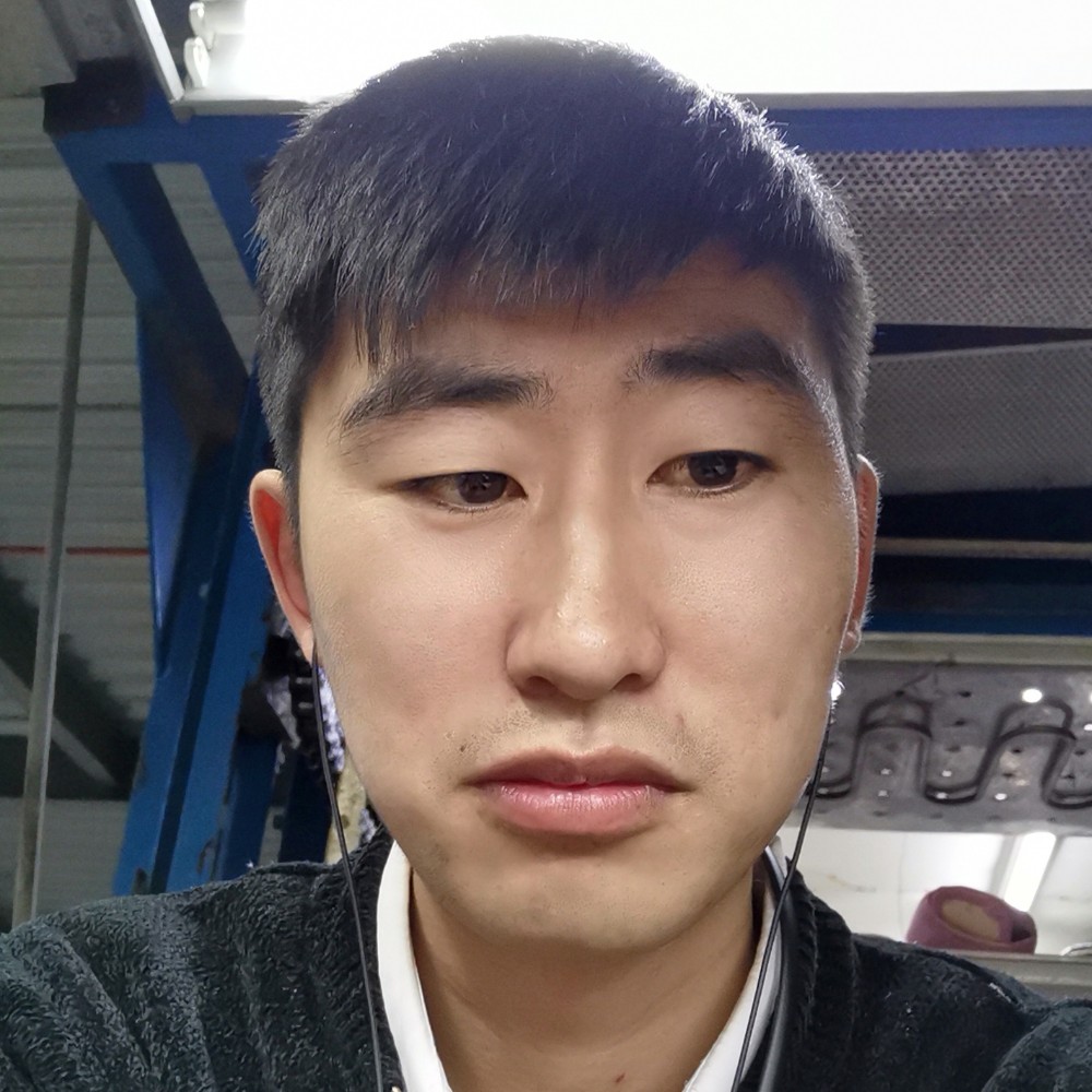 单眼皮男生汪的照片