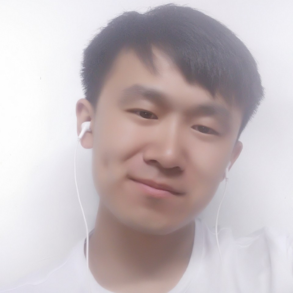 朴素深拥高山的照片