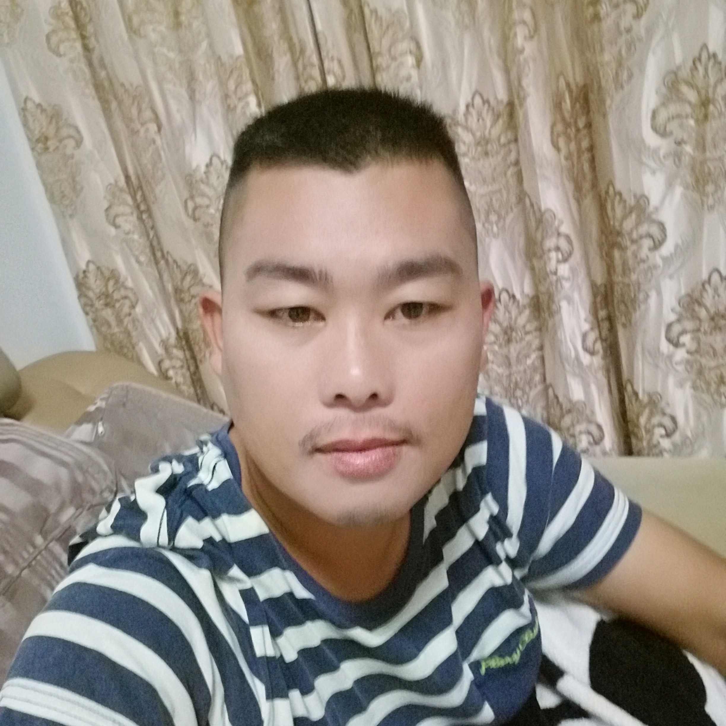 YI生yi世的照片
