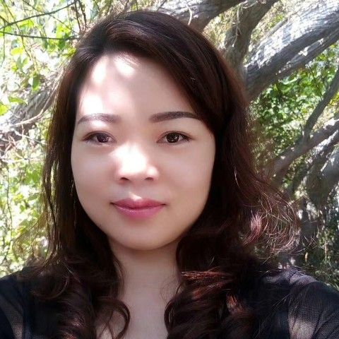 甜美笑少女的照片