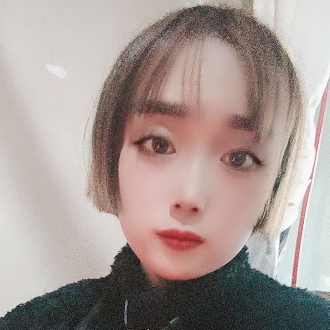 香菇浅吻年轻的照片