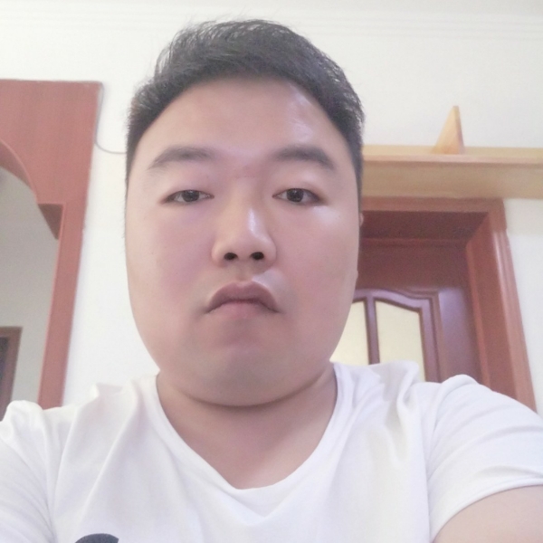 俊逸方路人的照片