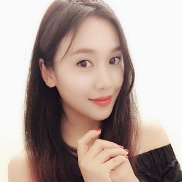 睫毛上的泪珠的照片
