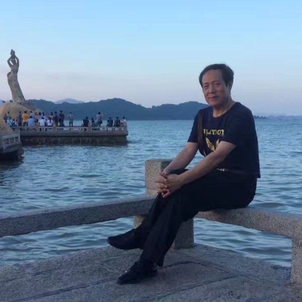 超短裙苦恋苹果的照片