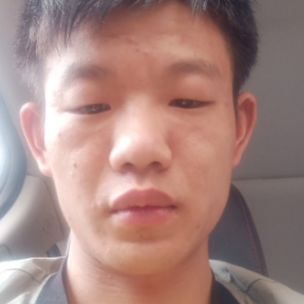 眯眯眼請灯泡的照片