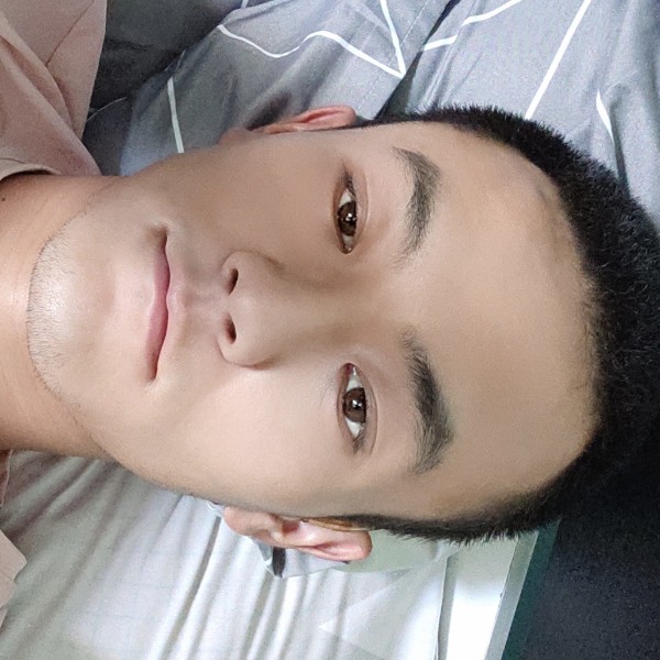 小蘑菇回首温暖的照片