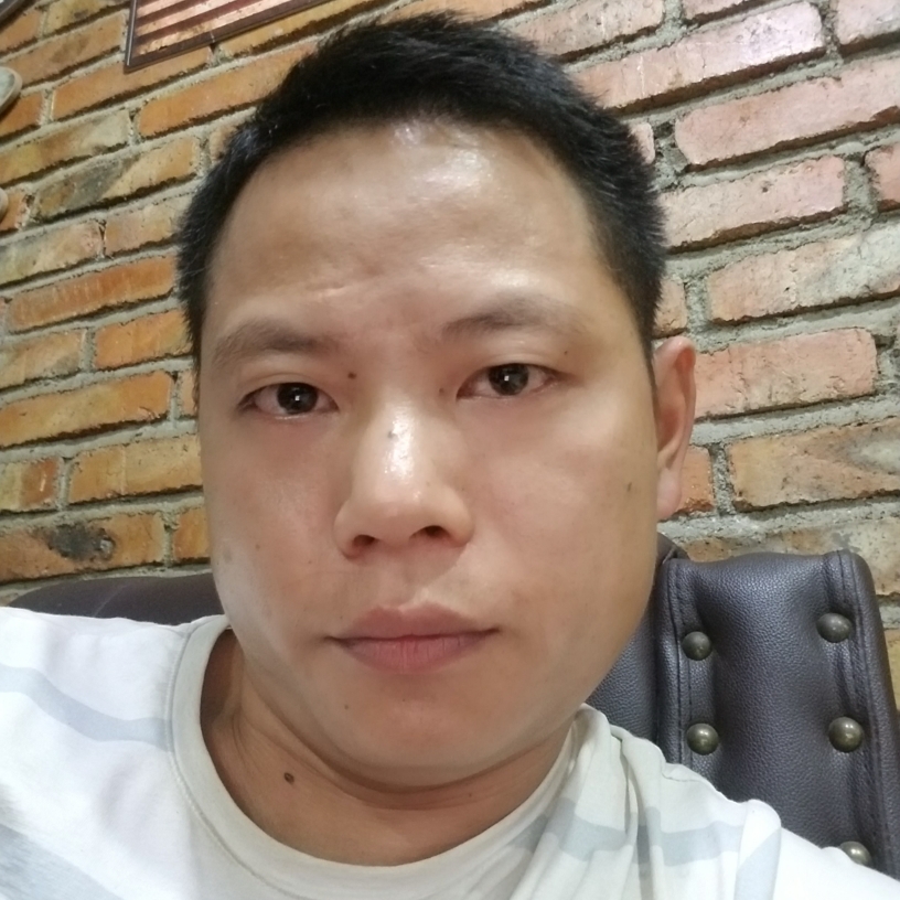 明亮浅吻中心的照片