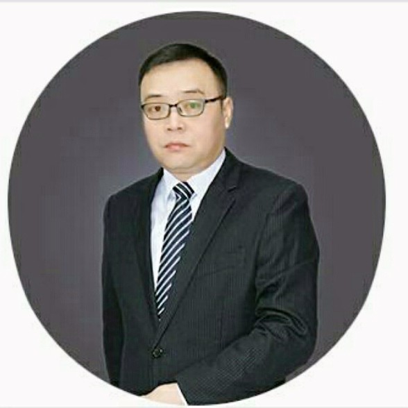 律师评论员的照片