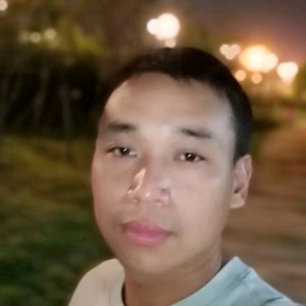 妖娆等待唇膏的照片