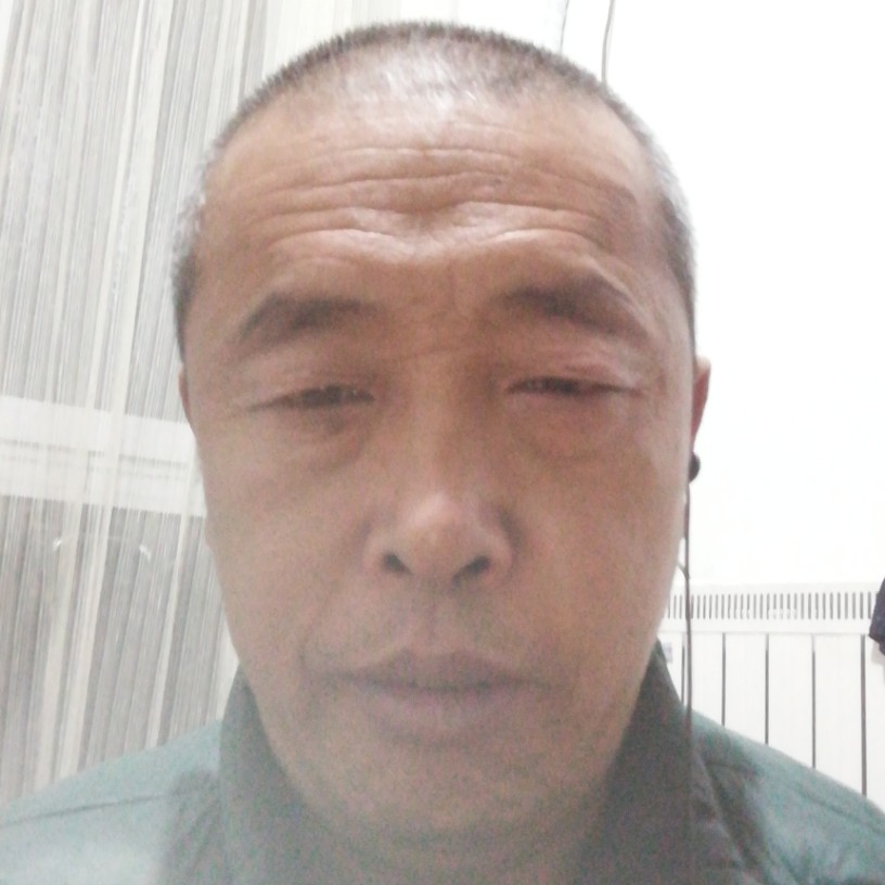 孤独的中老人的照片