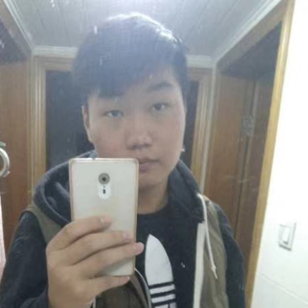 一位追风筝的人的照片