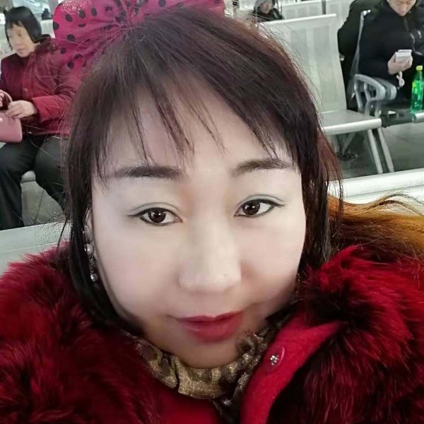 仰望幸福的小胖子的照片