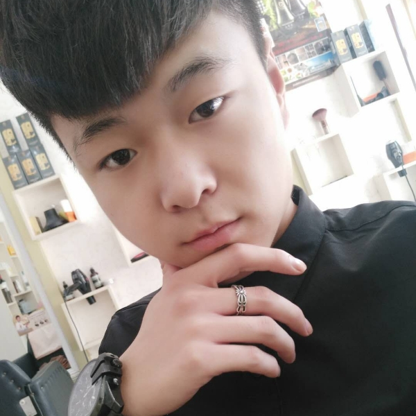 小亮，的照片