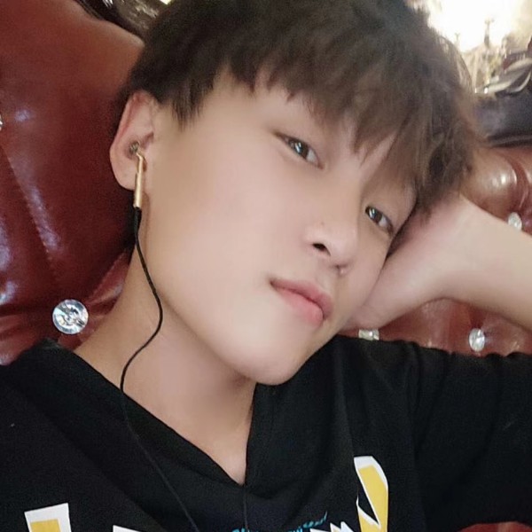 怕孤独闻白云的照片