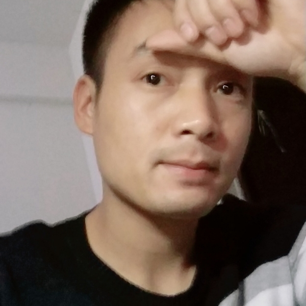 钢铁侠笑点低的照片