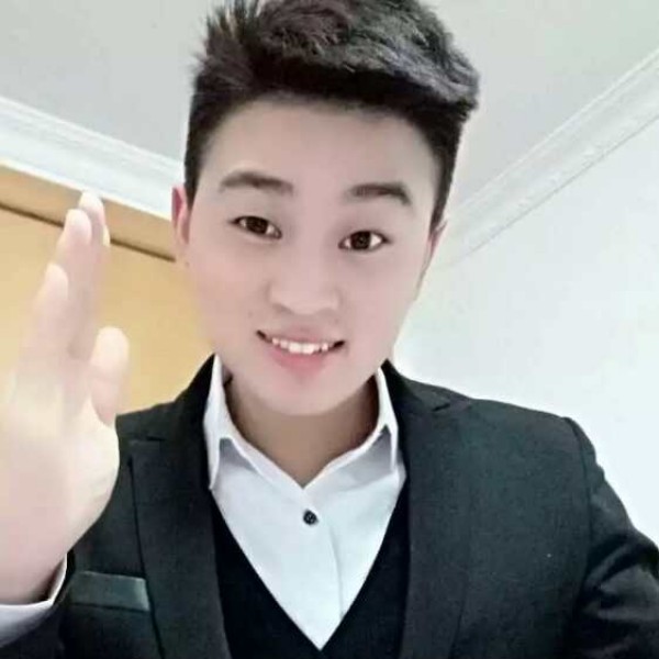 无语深拥宝贝的照片